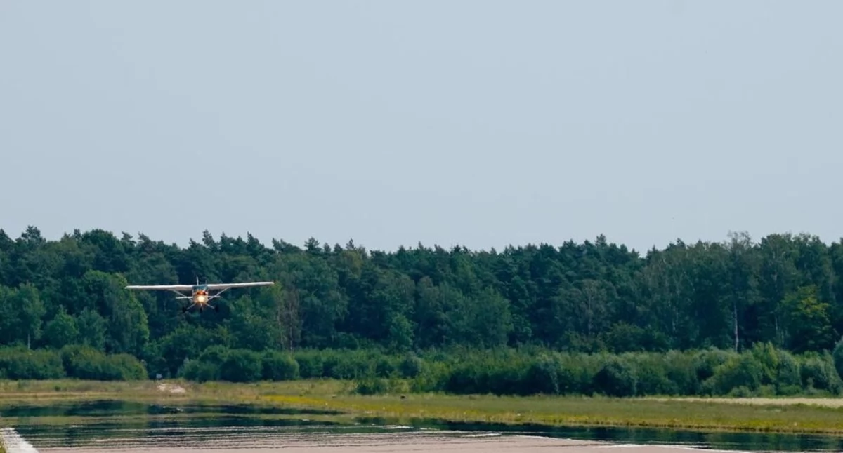 Polityka w regionie, lotnisko Krywlany stanie powodem wielkiego finansowego fiaska - zdjęcie, fotografia