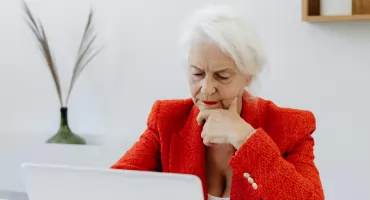 Ważna zmiana dla pracujących seniorów: od września niższe limity dorabiania bez konsekwencji