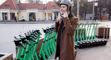 Hulajnogi elektryczne: ministerstwo szykuje nowe przepisy. Czy to wystarczy?