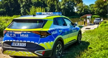 Sternicy pili piwo podczas obsługi promu. Jeden ledwo kontaktował