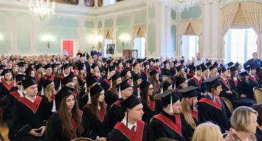 79 nowych lekarzy dentystów gotowych do lotu w dorosłe życie zawodowe
