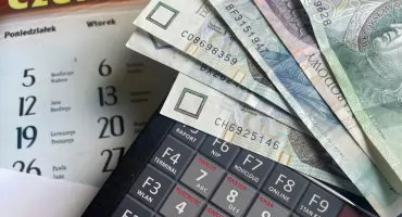 ZUS przyspiesza wypłaty, a podlaskie staje się liderem bezgotówkowej transformacji