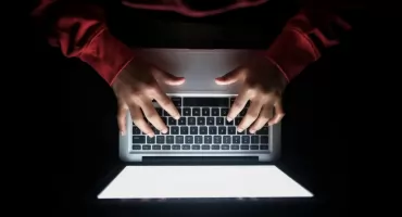 Uwaga na phishing! Oszuści perfekcyjnie podszywają się pod NFZ. Zobacz, jak rozpoznać fałszywy link