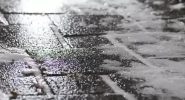 Uwaga gołoledź! Marznące opady zagrażają w podlaskim 