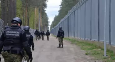 Nowe zabezpieczenia na granicy z Białorusią. Droga, wielometrowa siatka i zawieszenie prawa do azylu 