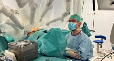 Miniaturowa ręka zamiast klasycznego cięcia. Przełom dla pacjentek onkologicznych w Białymstoku