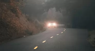 Śmierć w cieniu reflektorów: eksperci alarmują przed złudnym poczuciem bezpieczeństwa na drodze