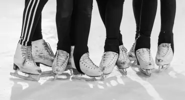 Lodowisko Biały Orlik już otwarte! Sprawdź godziny, cennik i sekrety pierwszych kroków na lodzie