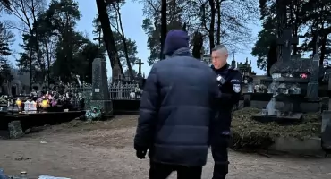 Szybka akcja sejneńskiej policji. Zaginiony 63-latek odnaleziony na cmentarzu