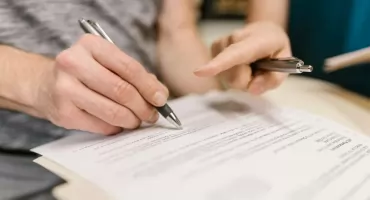 Nie musisz wracać do pracy, jeśli nadal chorujesz. Ten wniosek przedłuża wsparcie