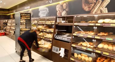 Biedronka wesprze pracowników voucherami do 1000 zł - przedświąteczna pula sięga niemal 200 mln zł