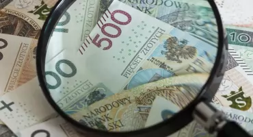 Fałszywe faktury w obrocie. KAS odzyskuje miliony i kontynuuje śledztwo