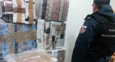 Próba przemytu udaremniona. Funkcjonariusze z Bobrownik przejęli ponad 2600 paczek papierosów