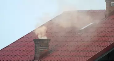 Zrobiło się zimno i znowu z kominów leci dym. Smogowy alarm 