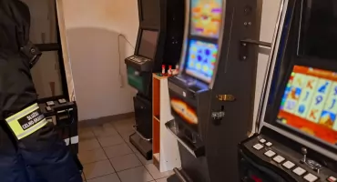 Hazard bez zezwoleń przerwany. Funkcjonariusze zamknęli dwa lokale