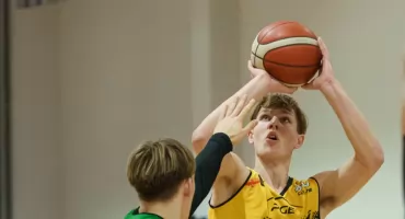 Młode Żubry triumfują! Dawid Jakubiec z historycznym triple-double