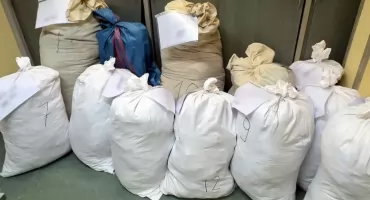 Tysiąc podróbek na warszawskim bazarze odkrytych przez białostockich funkcjonariuszy