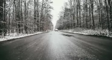 Uwaga kierowcy: Idzie zima, mandaty mogą mocno uderzyć po kieszeni