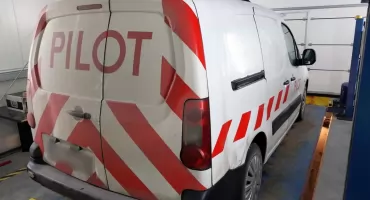 Udaremniony przemyt papierosów na S61. Kontrabanda w aucie „pilocie” warta 120 tys. zł