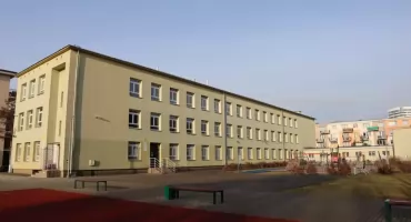 Białostocka podstawówka w finale antyplebiscytu. Czy zakaz samodzielnych przerw to Statutowy Absurd Roku?