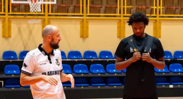 Żubry pod ścianą. Trener Piechucki widzi potencjał: Trzeba trafiać do kosza