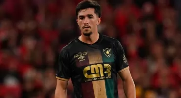 Jagiellonia przyspiesza na rynku. Po napastniku czas na obrońcę z akademii Benfiki