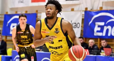 Dramatyczna pierwsza wyjazdowa wygrana Żubrów. Bogowie koszykówki pomogli 