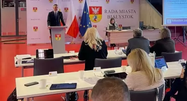 Prawo i Sprawiedliwość traci radnych, a oni tracą funkcje