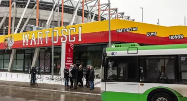 Specjalne autobusy na mecze Jagiellonii. Od 7 lutego ruszyły linie J i będą na stałe! Co byście zmienili?