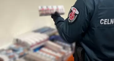 Przemyt papierosów udaremniony w Bobrownikach. Kontrabanda w sześciu autach