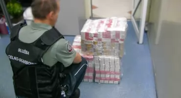 KAS przejęła ponad 1100 paczek nielegalnych papierosów. 60-latek z gminy Michałowo z zarzutem