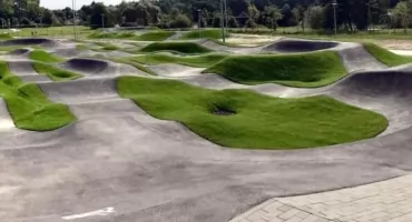 Łomża planuje pumptrack i nową strefę sportową. Miasto pyta mieszkańców o zdanie