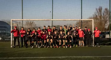 III liga: Jubileuszowe punkty w słońcu: ŁKS Łomża wygrywa derby na inaugurację wiosny