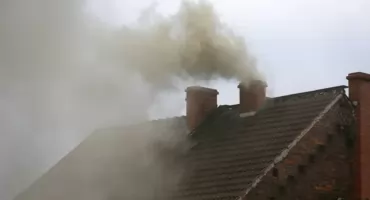 Alarm smogowy na Podlasiu! Białystok i Łomża toną w pyłach. Sprawdź, jak chronić zdrowie