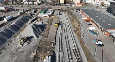 Pociągiem do Łomży coraz bliżej. Na torach praca wre!