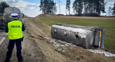 3 promile i mleko w rowie. Pijany kierowca cysterny zatrzymany w Dąbrowie