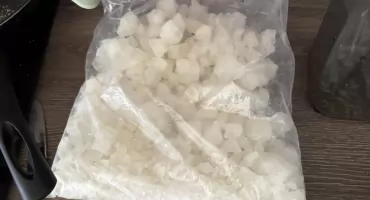 Policja na tropie narkotyków. Pseudokibic i 19-latek w rękach mundurowych