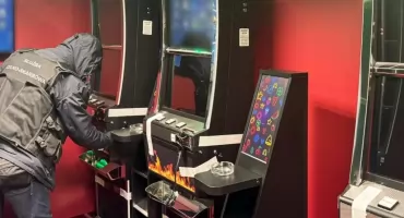 Łomżyńscy celnicy w akcji: rozbili jaskinię hazardu na Mazowszu!