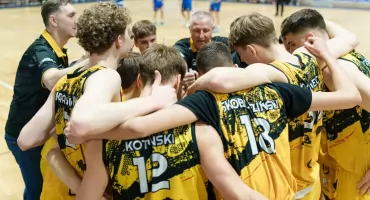 Podlaska koszykówka na zakręcie: gorycz spadku Młodych Żubrów i play-offowa nadzieja Tura