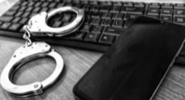 Hazardowa dziupla w Augustowie rozbita. Służby weszły do środka mimo kamer i kodów