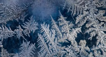 Mroźny wielkanocny poranek. Uważajcie w drodze na Rezurekcję