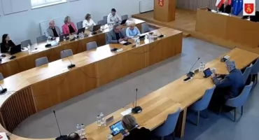 Samorządy nie chcą transmitować posiedzeń komisji, ale są trzy podlaskie chlubne wyjątki