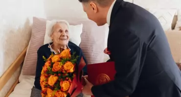 Rektor u stuletniej jubilatki