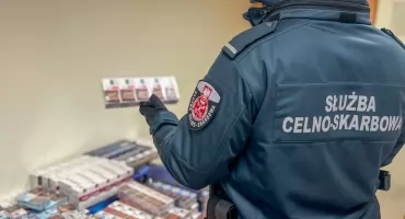Pół tysiąca mandatów i tysiące paczek papierosów. Kolejna udana akcja podlaskiej KAS