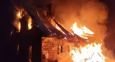 Dramat w Topolanach. Siedmioosobowa rodzina uciekała z płonącego domu