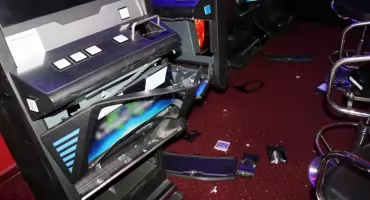 Feralna gra w Augustowie. Rozbił automaty i ukradł gotówkę!