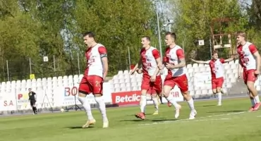 ŁKS Łomża pokonuje lidera i walczy o baraże. BAS przegrywa brąz