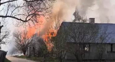 Bohater w mundurze na urlopie. Strażnik graniczny wyciągnął 10-latka z płonącego domu