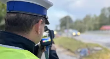 Fotoradary w Polsce: Koniec ery pobłażliwości. Gdzie w Podlaskiem trzeba zdjąć nogę z gazu?