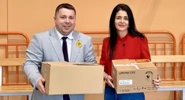 Łomża stawia na życie! Defibrylatory AED w szkołach to sukces mieszkańców i władz miasta